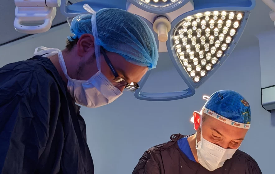 Dr. Simón Harker